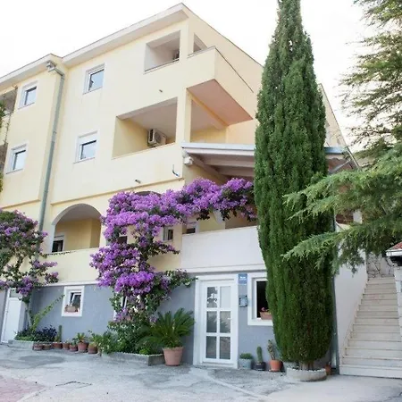 In With Sea View, Terrace, Air Conditioning, Wi-fi Lejlighed Duće