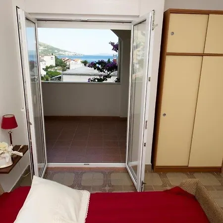 Lejlighed In With Sea View, Terrace, Air Conditioning, Wi-fi Duće