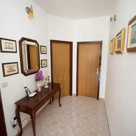 Apartment In With Sea View, Terrace, Air Conditioning, Wi-fi *
