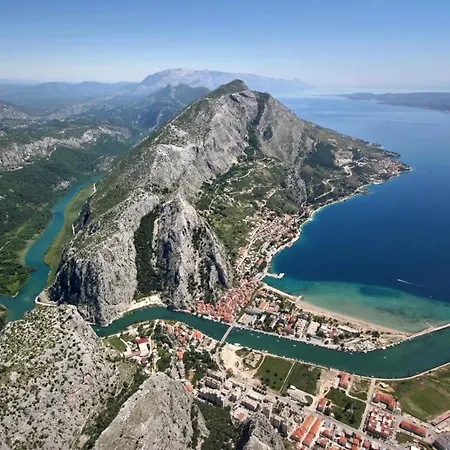 In With Sea View, Terrace, Air Conditioning, Wi-fi Duće